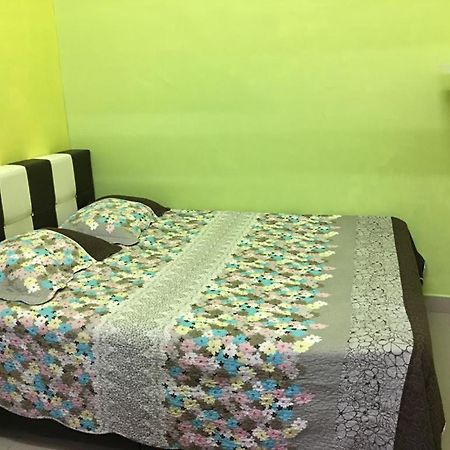 D Wangi Homestay Pasir Gudang At Ecotropic Buitenkant foto