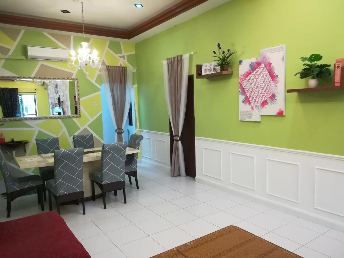 D Wangi Homestay Pasir Gudang At Ecotropic Buitenkant foto