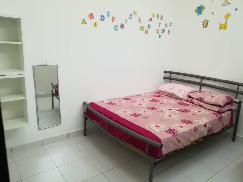 D Wangi Homestay Pasir Gudang At Ecotropic Buitenkant foto