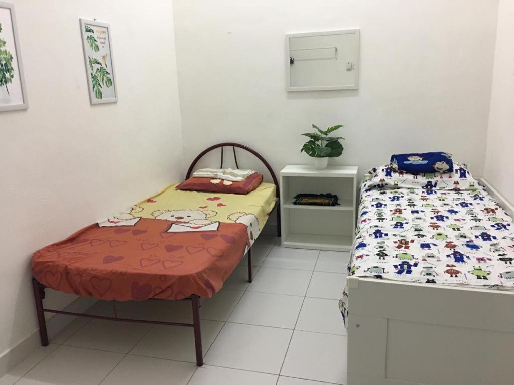 D Wangi Homestay Pasir Gudang At Ecotropic Buitenkant foto